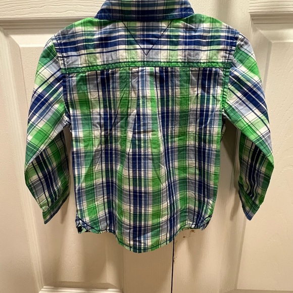 NWT - Tommy Hilfiger - boys plaid button down shirt. Size 2T - Picture 2 of 5